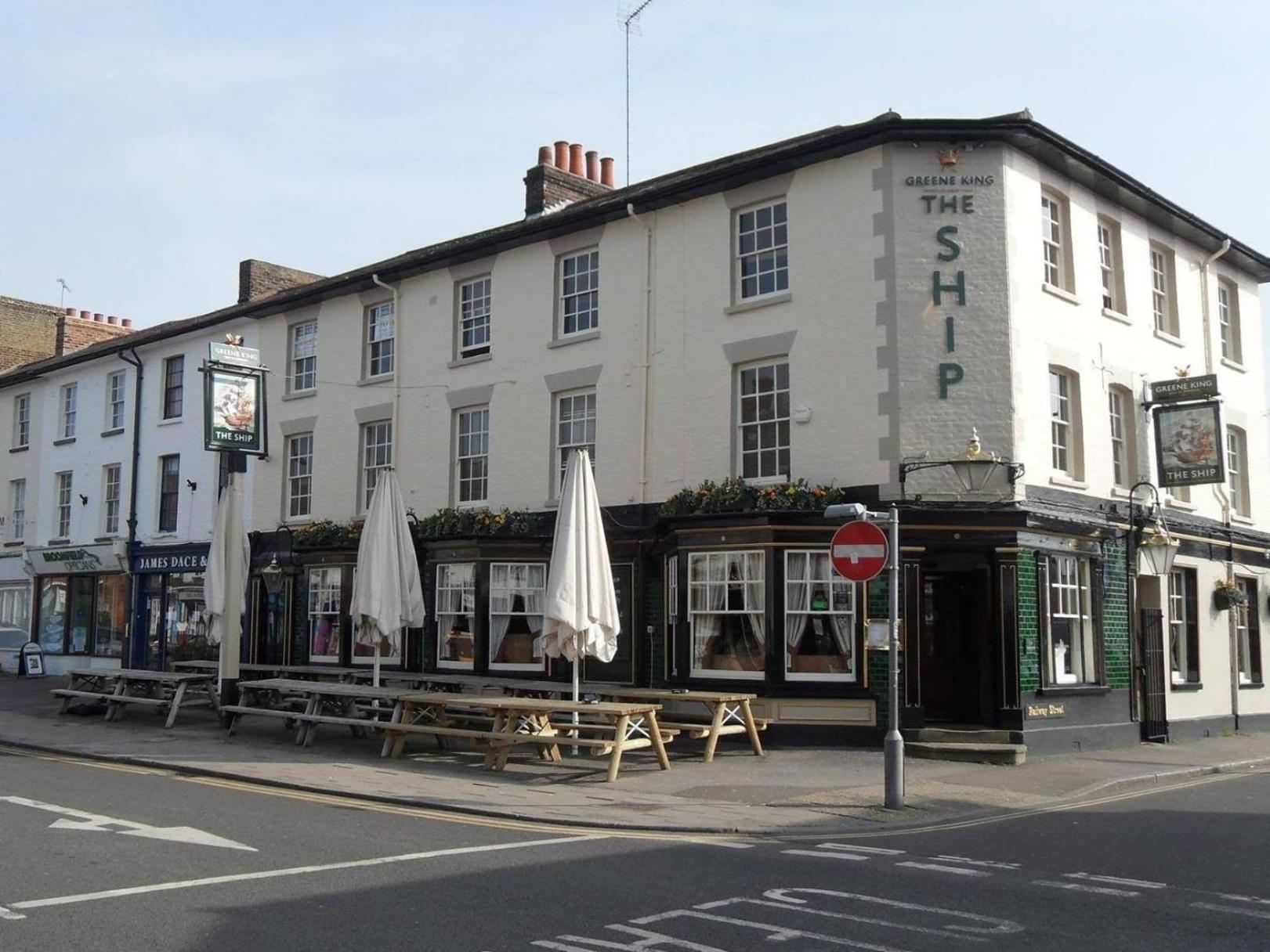 The Ship Hotel เชมส์ฟอร์ด ภายนอก รูปภาพ