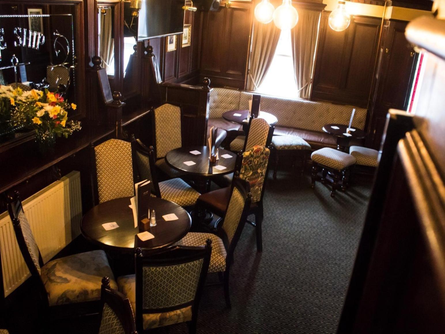 The Ship Hotel เชมส์ฟอร์ด ภายนอก รูปภาพ