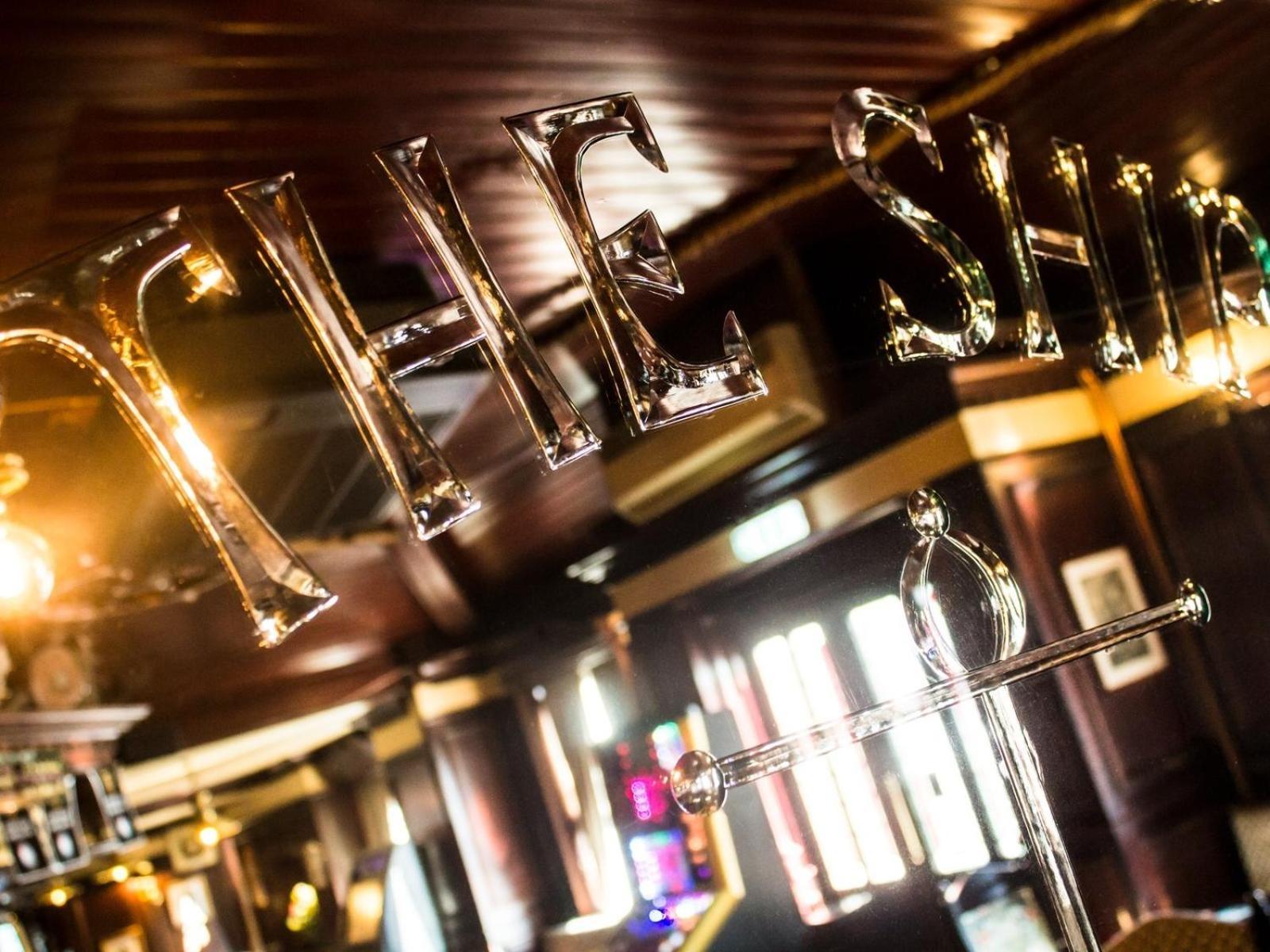 The Ship Hotel เชมส์ฟอร์ด ภายนอก รูปภาพ